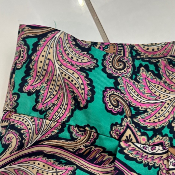 LOFT Women's High Wasted Green Paisley Floral Shorts Sz 2 EUC - Picture 6 of 9